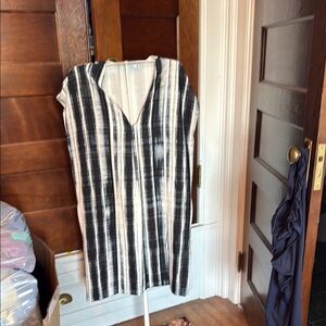 Vince Black and White Striped V-Neck Dress- worn 3 times‎